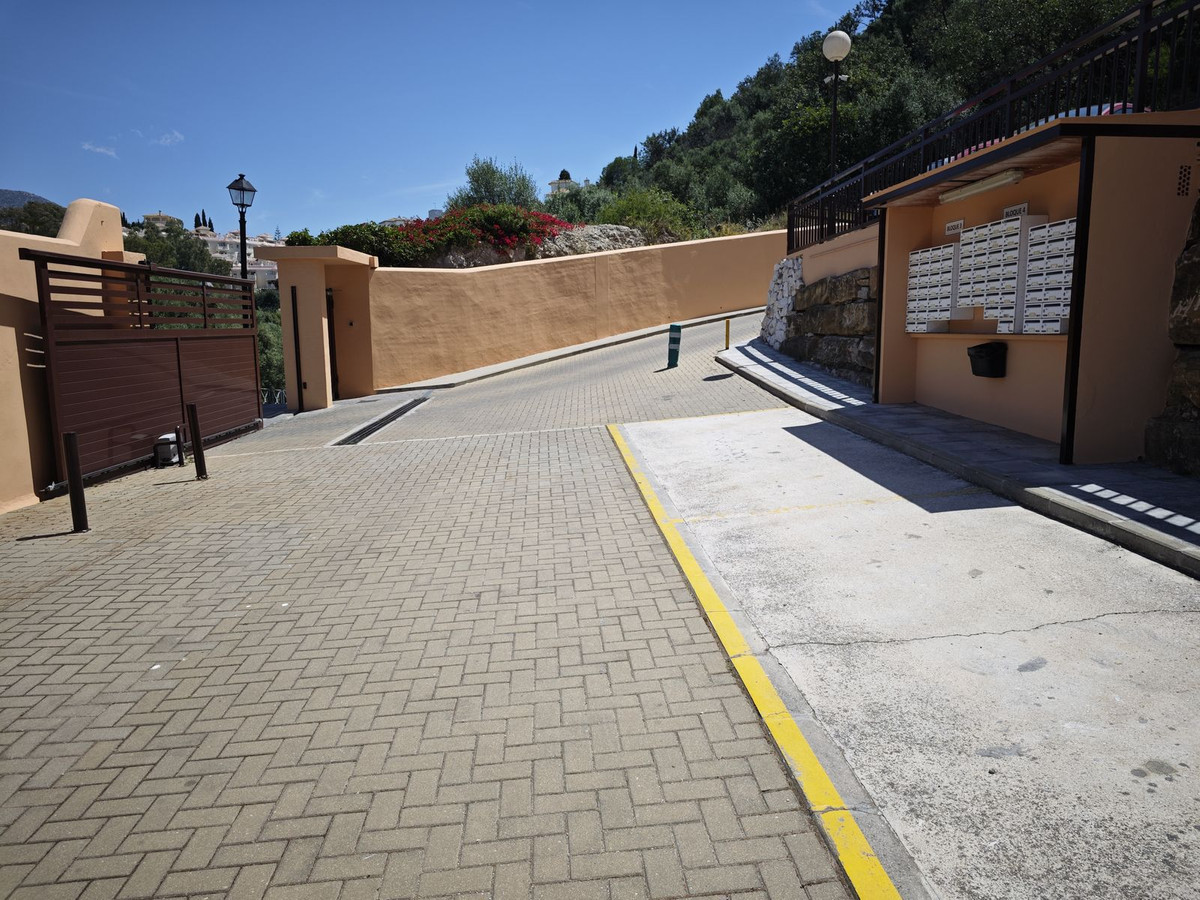 2 Bed Apartment for sale in Los Pacos Costa Del Sol, Málaga, Spain