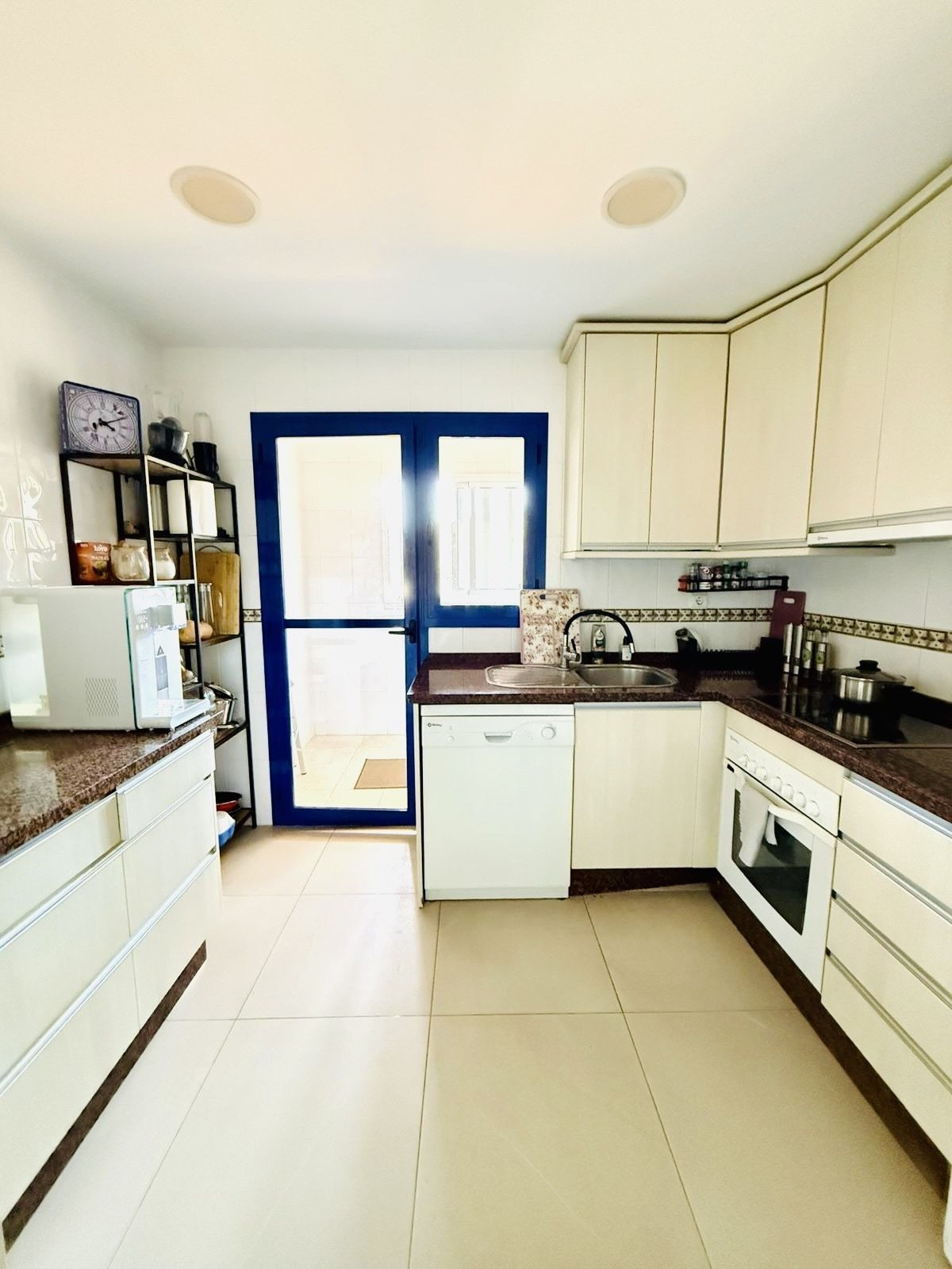 Se vende Apartamento Planta Media de 2 dormitorios en Costa Del Sol, Málaga, España