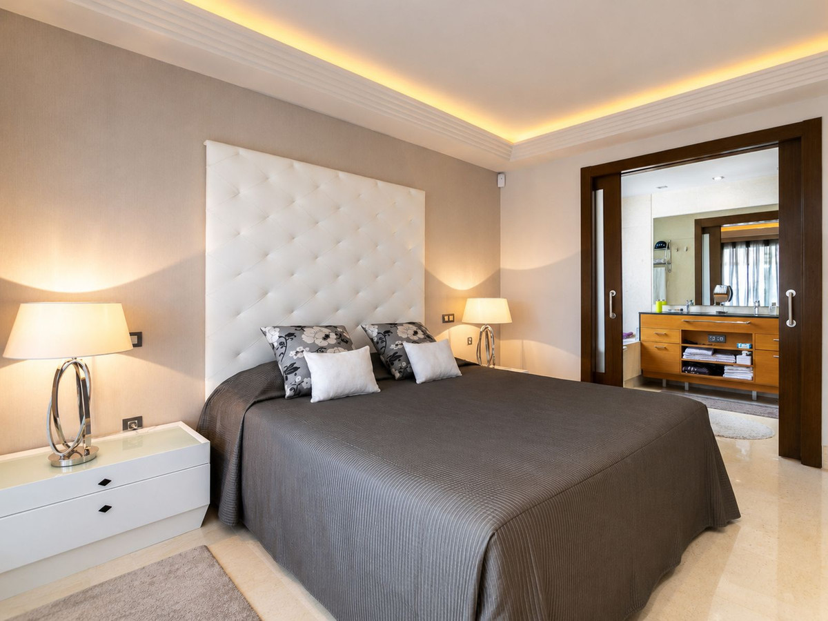 3 Bed Apartment for sale in Benahavís Costa Del Sol, Málaga, Spain