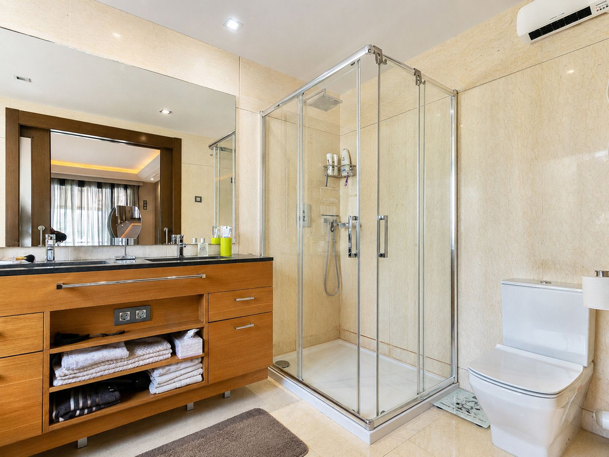 3 Bed Apartment for sale in Benahavís Costa Del Sol, Málaga, Spain