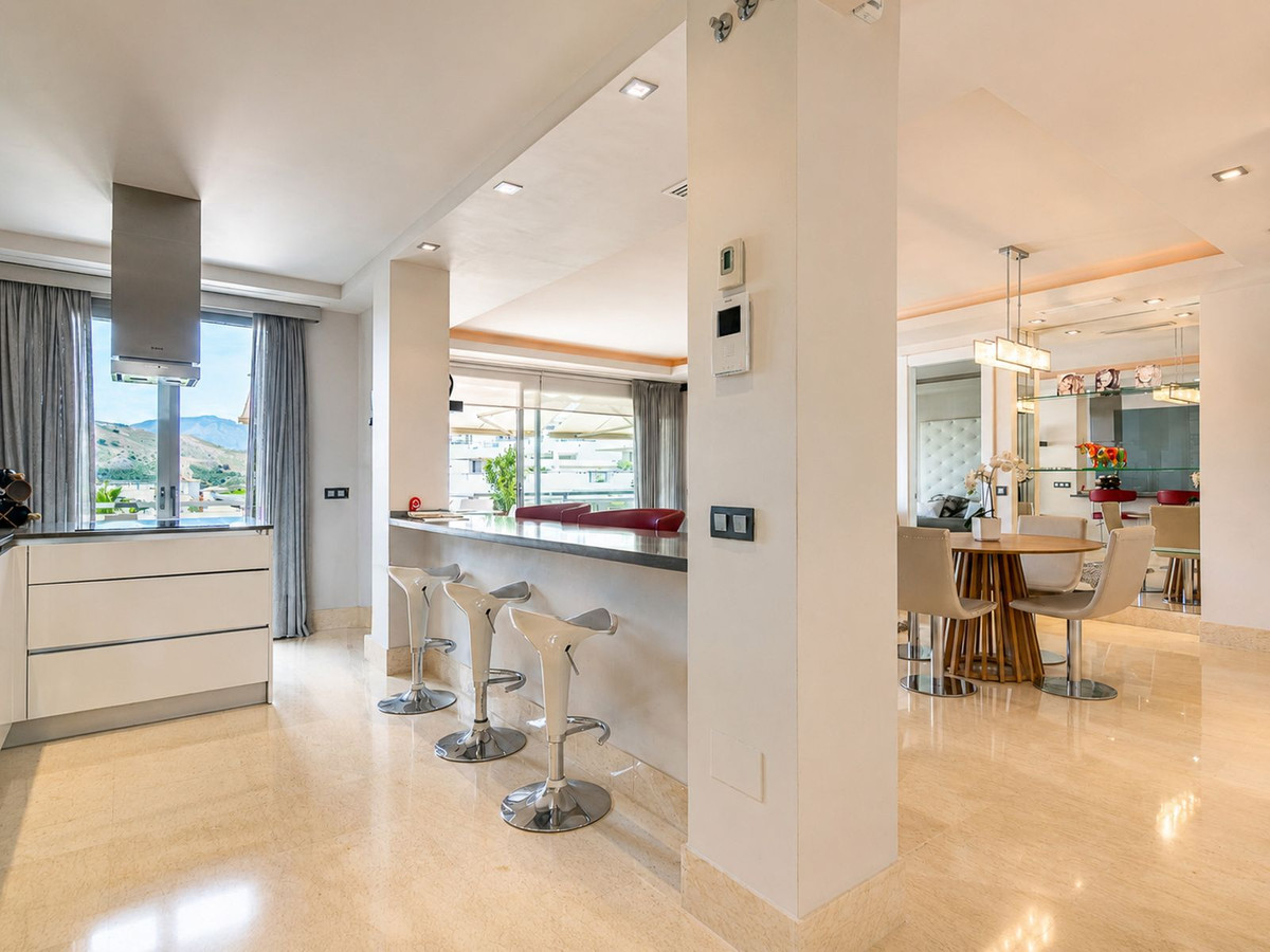 3 Bed Apartment for sale in Benahavís Costa Del Sol, Málaga, Spain