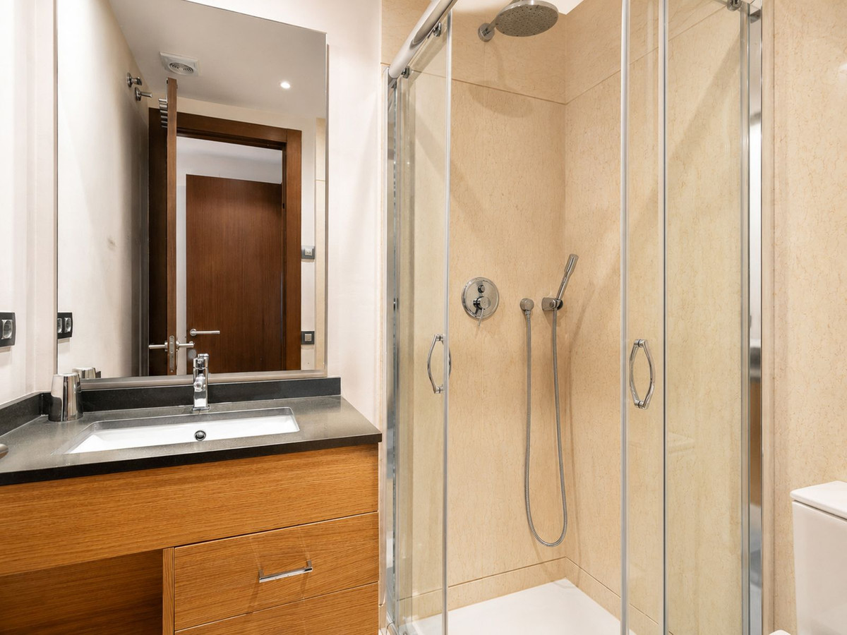 3 Bed Apartment for sale in Benahavís Costa Del Sol, Málaga, Spain
