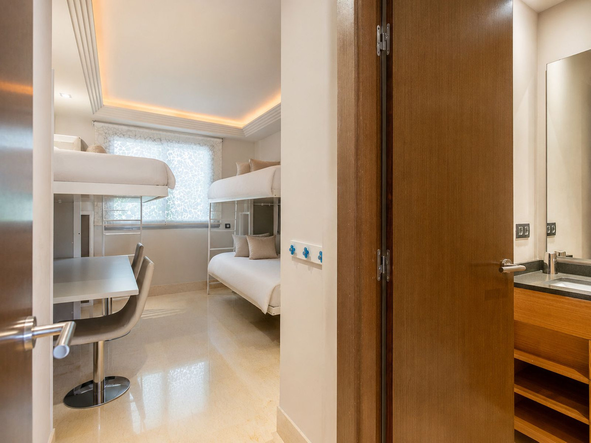 3 Bed Apartment for sale in Benahavís Costa Del Sol, Málaga, Spain