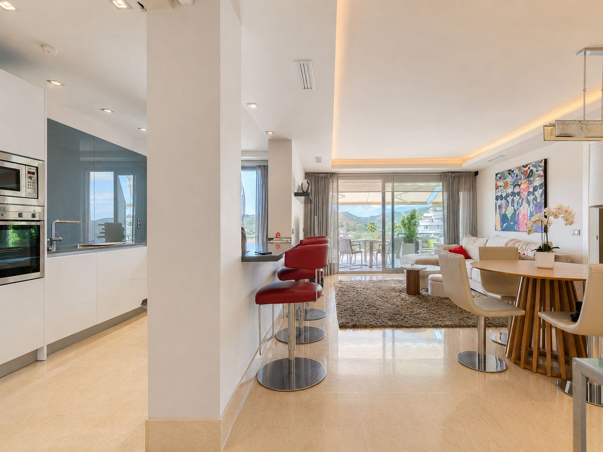 3 Bed Apartment for sale in Benahavís Costa Del Sol, Málaga, Spain