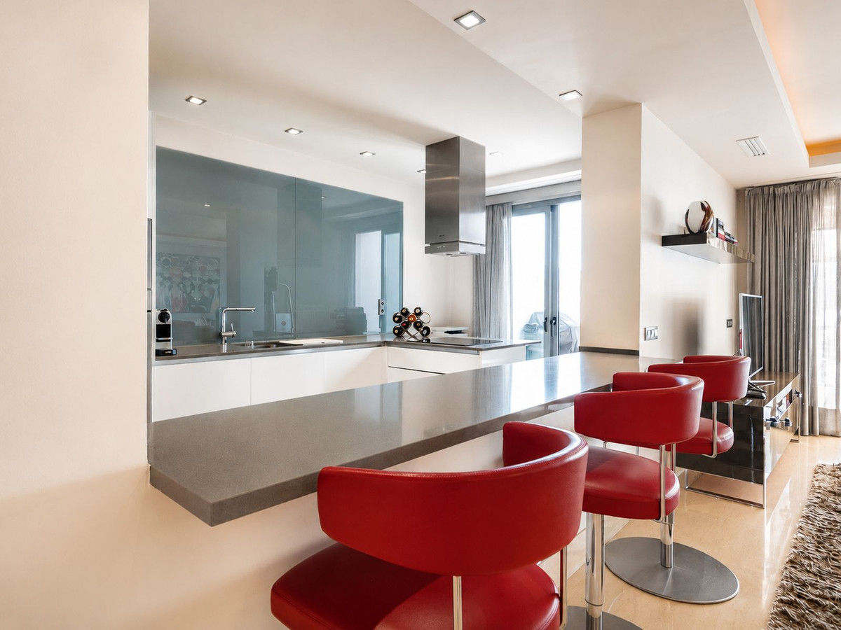 3 Bed Apartment for sale in Benahavís Costa Del Sol, Málaga, Spain