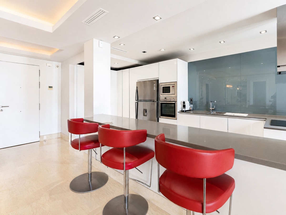 3 Bed Apartment for sale in Benahavís Costa Del Sol, Málaga, Spain