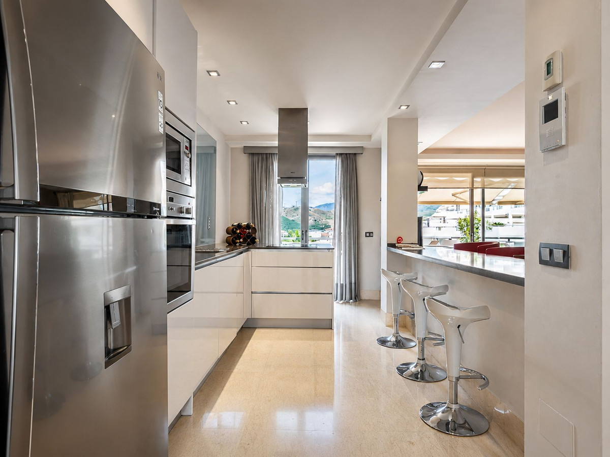 3 Bed Apartment for sale in Benahavís Costa Del Sol, Málaga, Spain