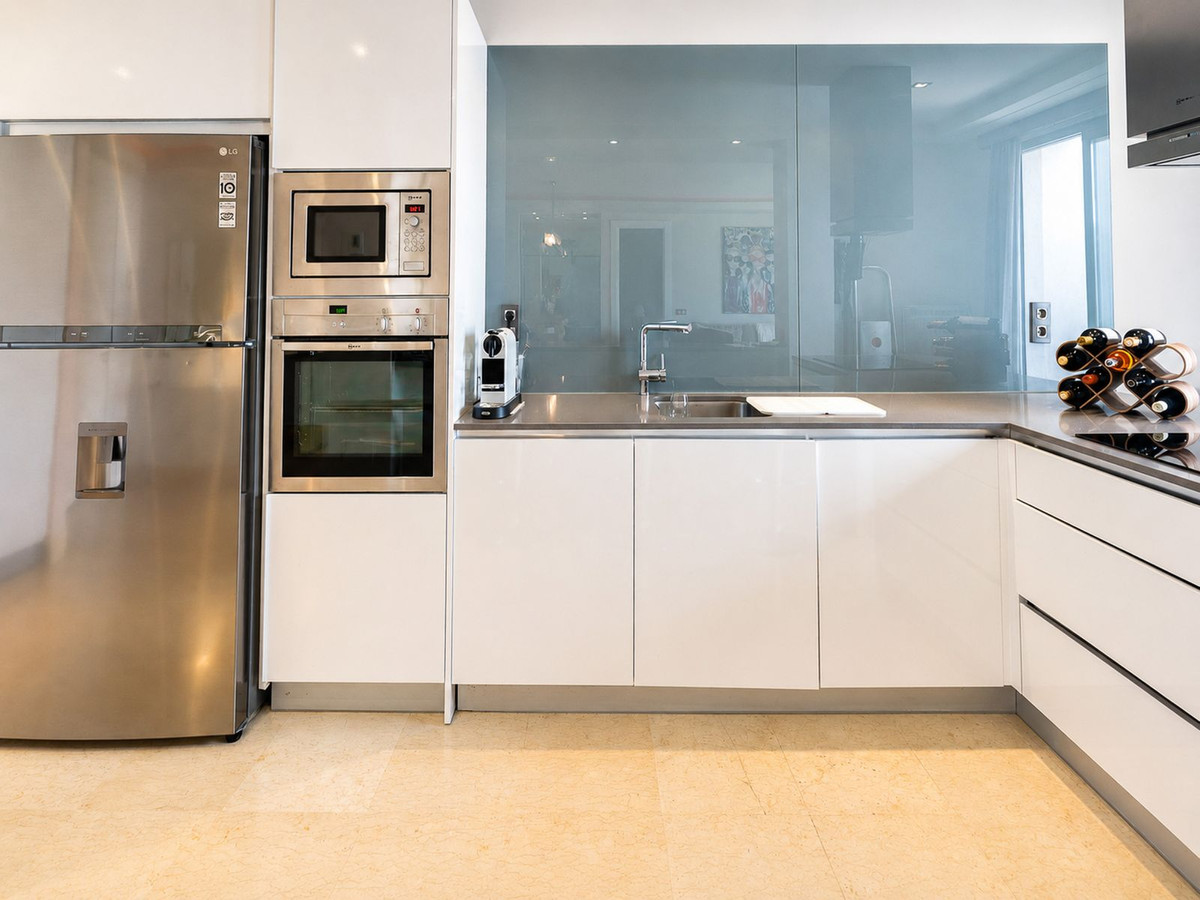 3 Bed Apartment for sale in Benahavís Costa Del Sol, Málaga, Spain