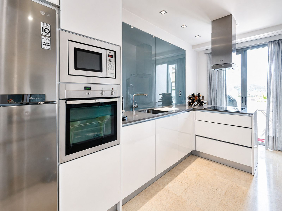 3 Bed Apartment for sale in Benahavís Costa Del Sol, Málaga, Spain