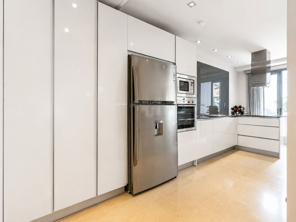 3 Bed Apartment for sale in Benahavís Costa Del Sol, Málaga, Spain