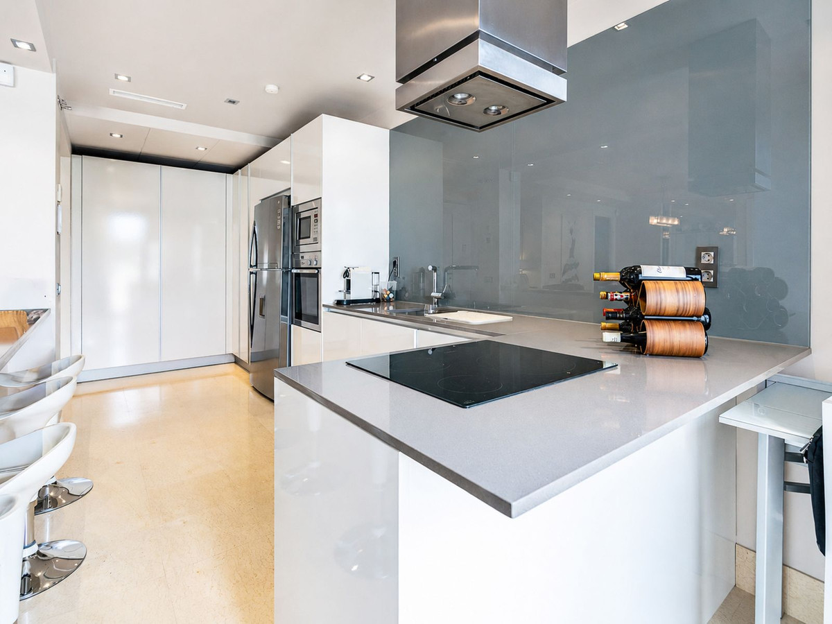 3 Bed Apartment for sale in Benahavís Costa Del Sol, Málaga, Spain