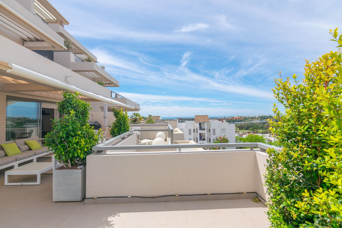 3 Bed Apartment for sale in Benahavís Costa Del Sol, Málaga, Spain