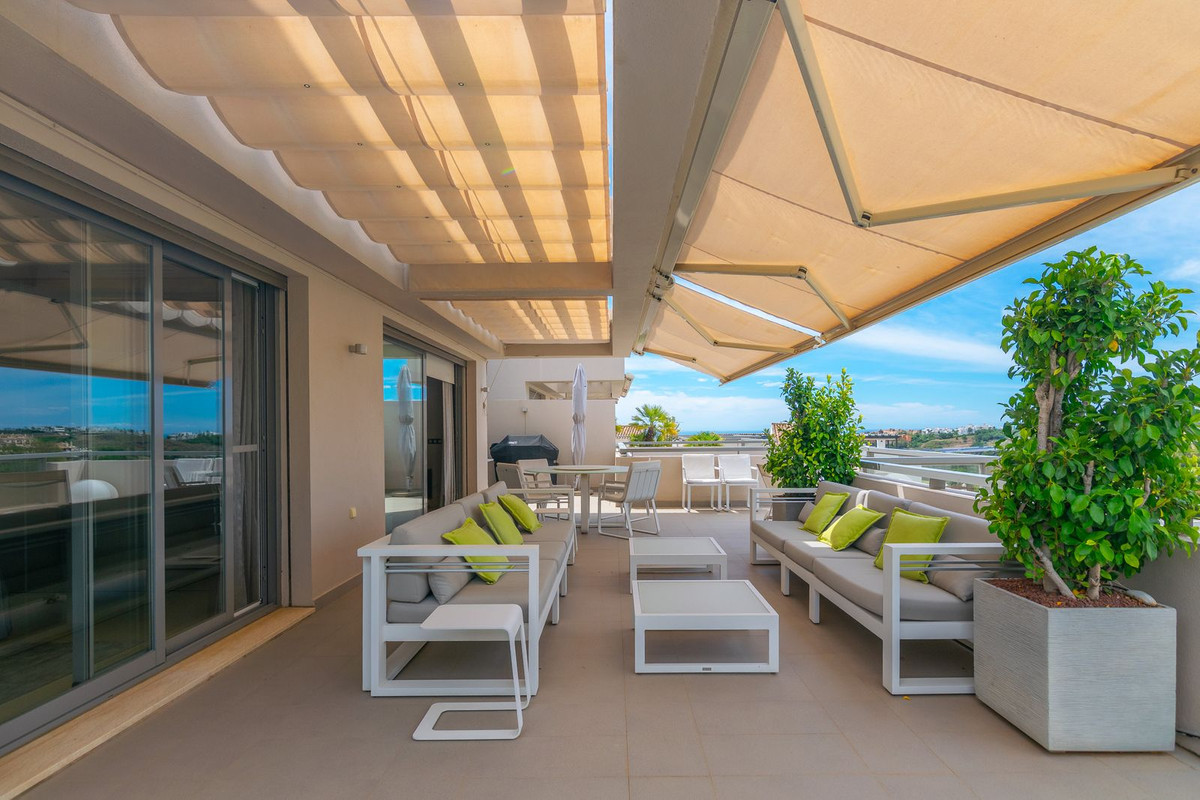 3 Bed Apartment for sale in Benahavís Costa Del Sol, Málaga, Spain