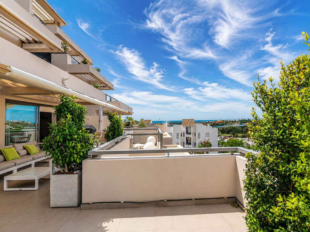 3 Bed Apartment for sale in Benahavís Costa Del Sol, Málaga, Spain