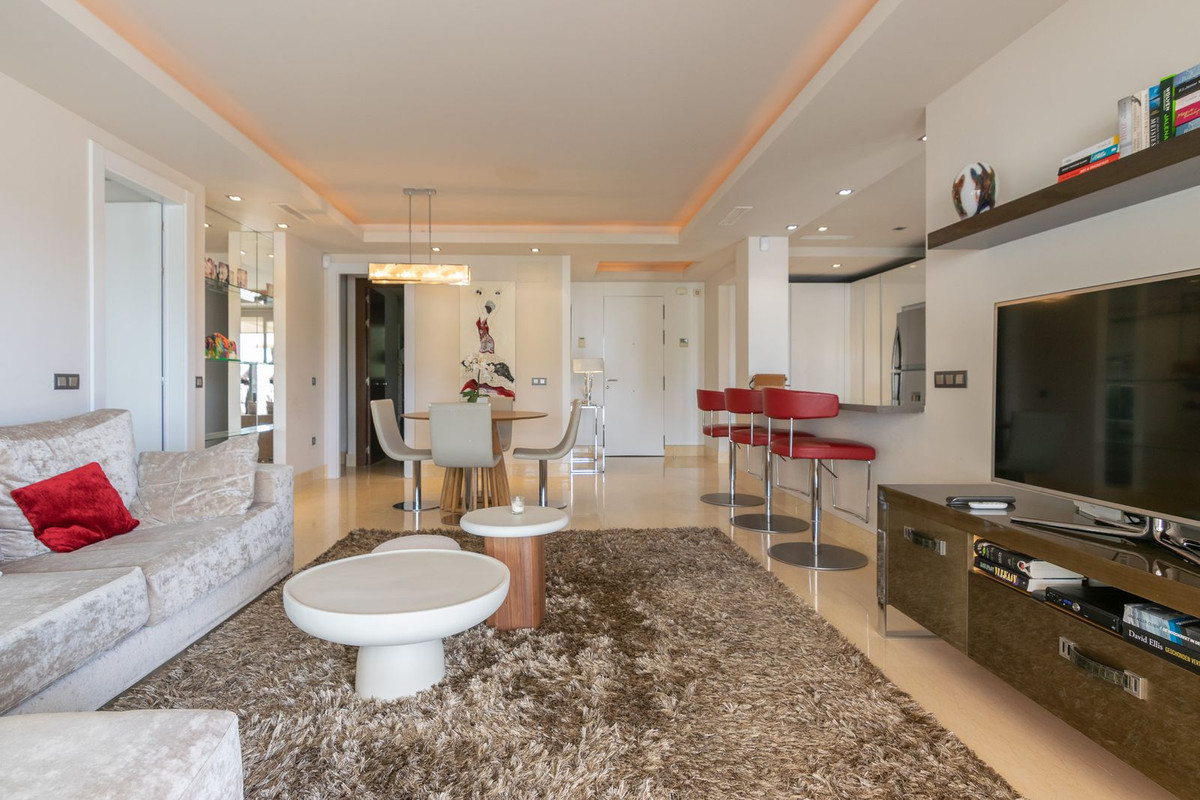 3 Bed Apartment for sale in Benahavís Costa Del Sol, Málaga, Spain