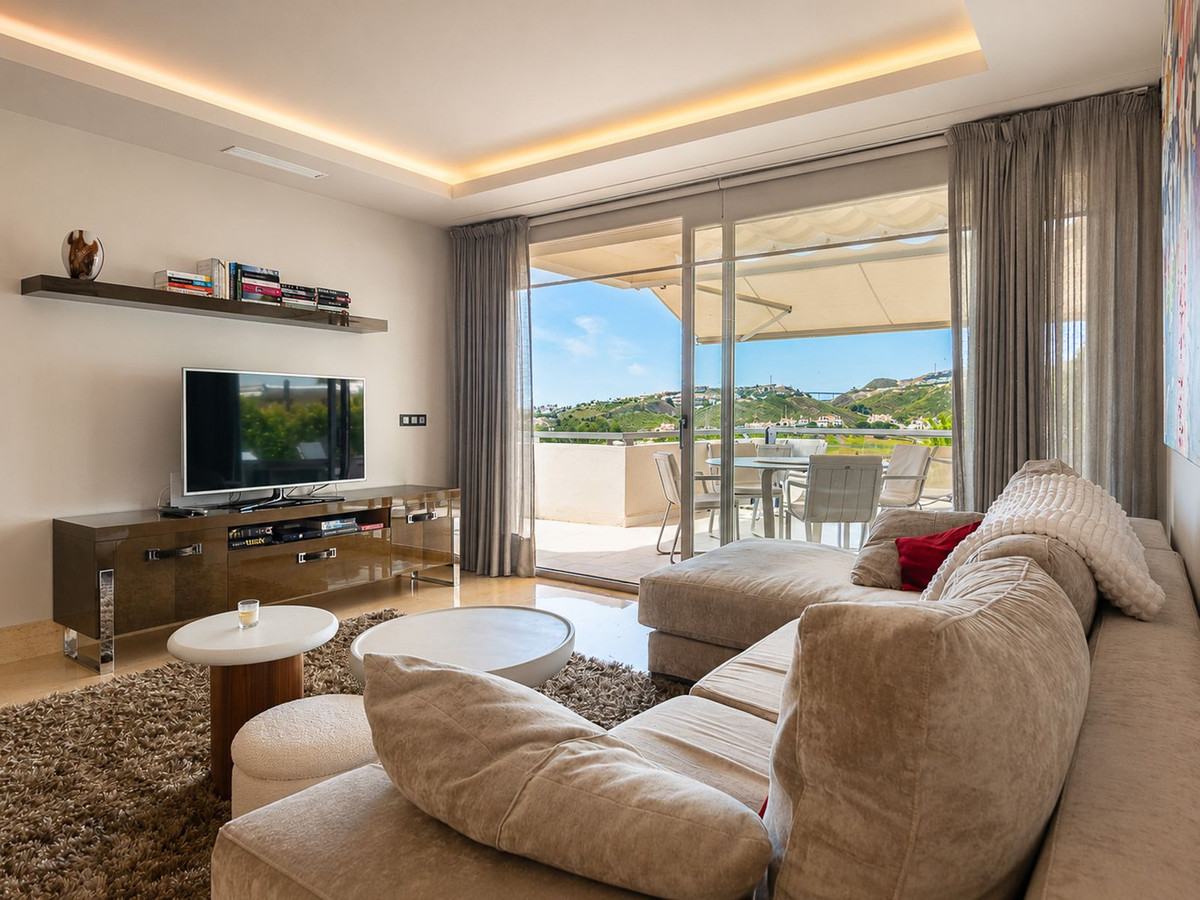 3 Bed Apartment for sale in Benahavís Costa Del Sol, Málaga, Spain