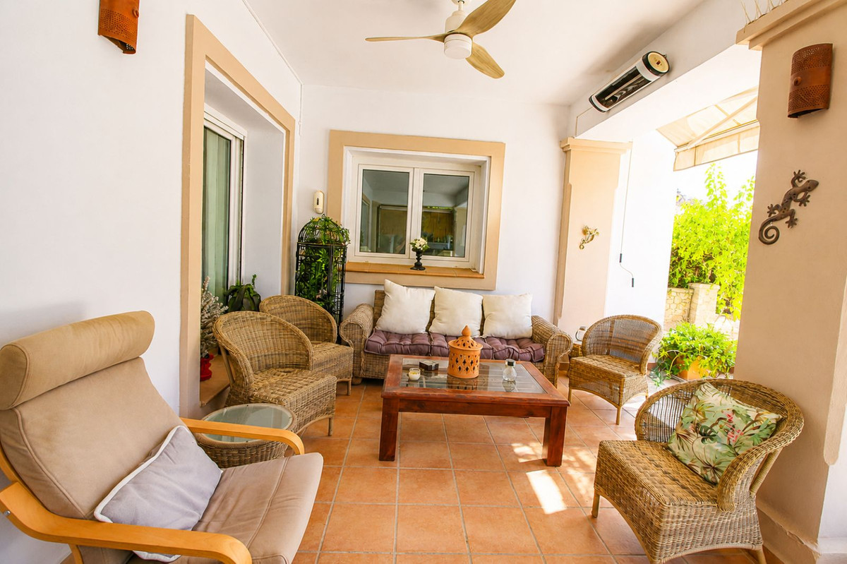 6 Bed Townhouse for sale in Sierrezuela Costa Del Sol, Málaga, Spain