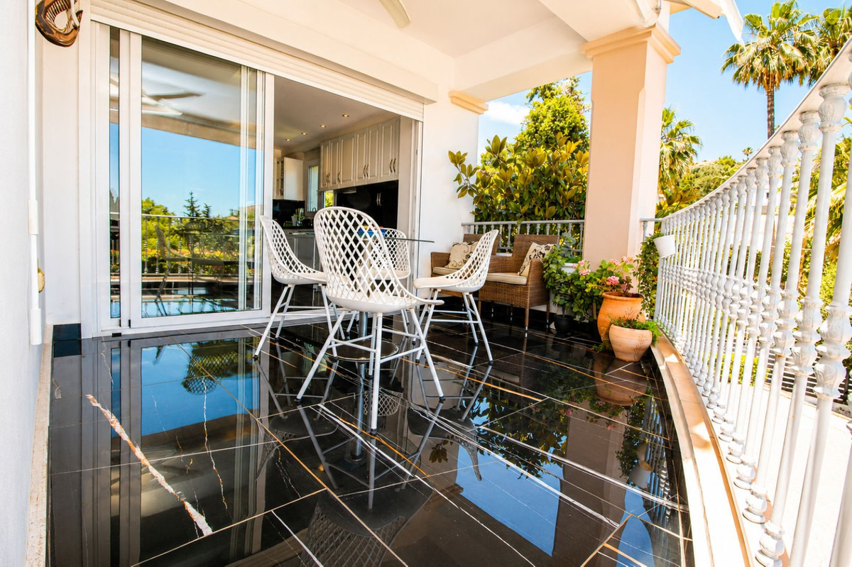 6 Bed Townhouse for sale in Sierrezuela Costa Del Sol, Málaga, Spain