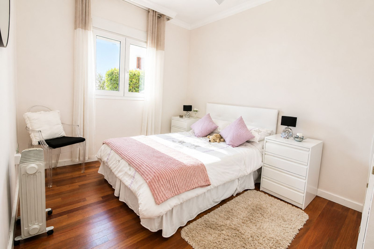 6 Bed Townhouse for sale in Sierrezuela Costa Del Sol, Málaga, Spain