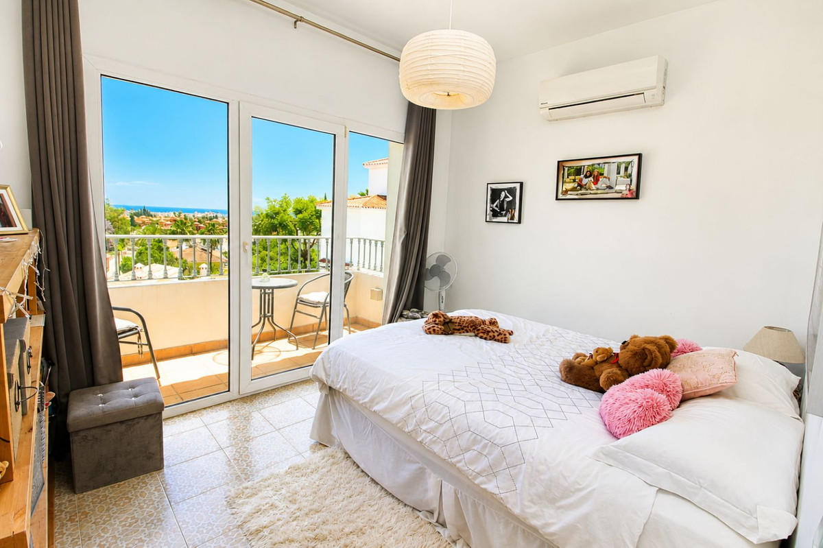 6 Bed Townhouse for sale in Sierrezuela Costa Del Sol, Málaga, Spain