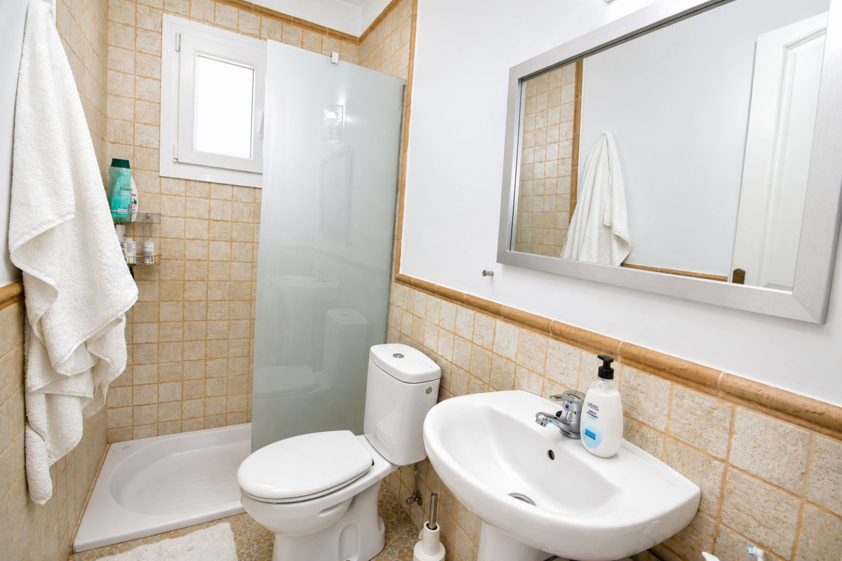 6 Bed Townhouse for sale in Sierrezuela Costa Del Sol, Málaga, Spain