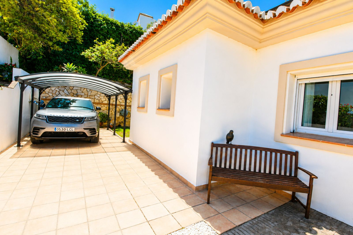 6 Bed Townhouse for sale in Sierrezuela Costa Del Sol, Málaga, Spain