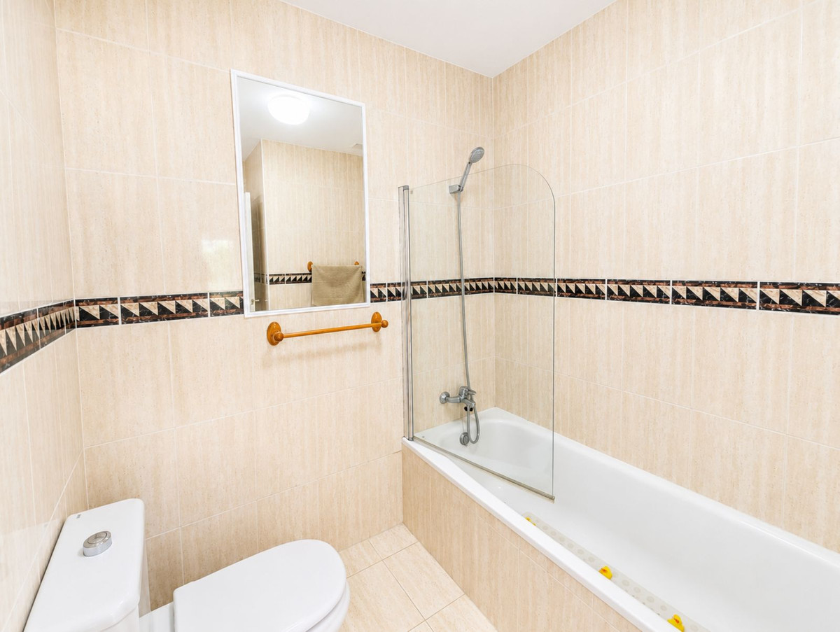 Se vende Apartamento Planta Baja de 2 dormitorios en Costa Del Sol, Málaga, España