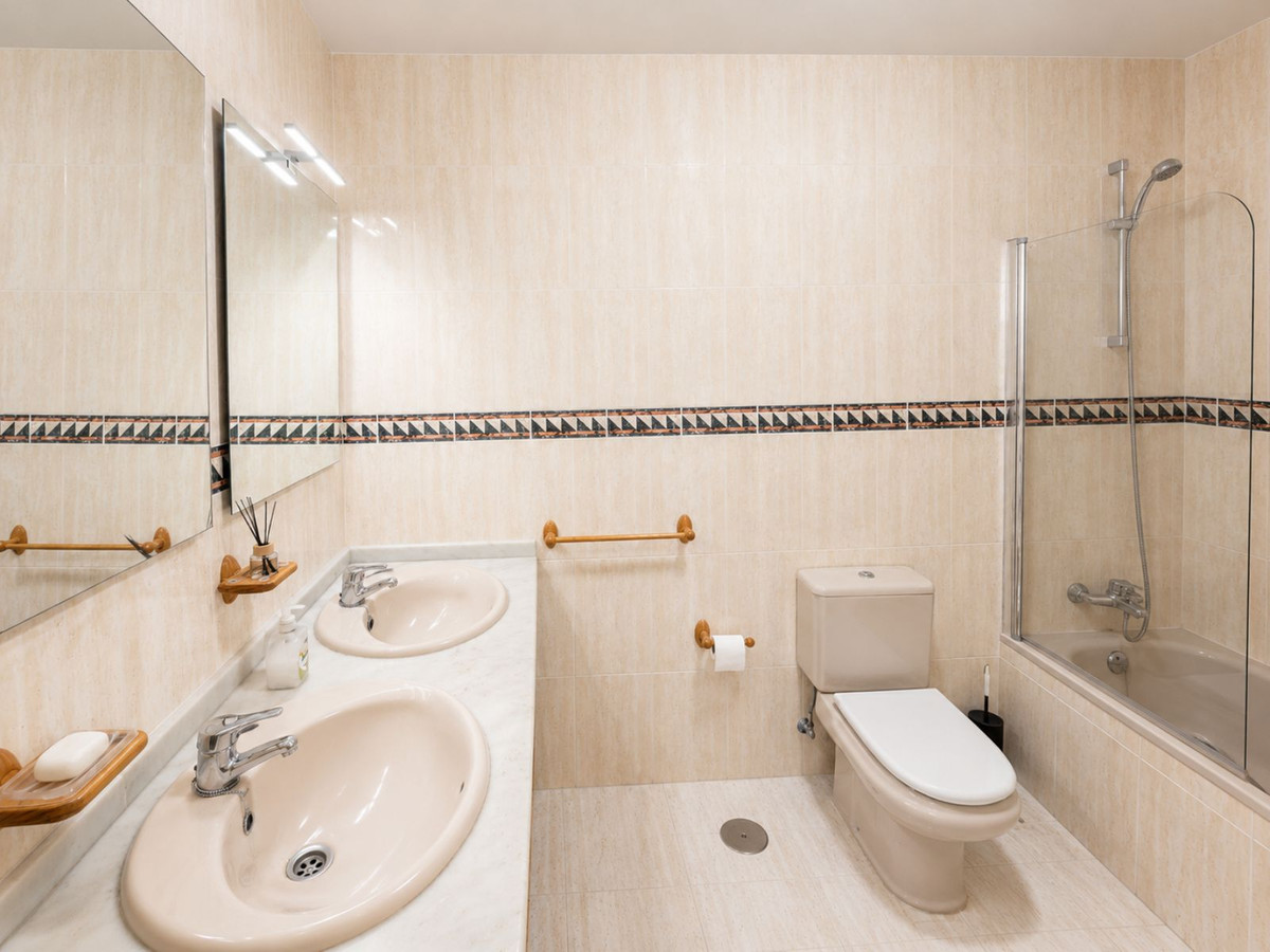 Se vende Apartamento Planta Baja de 2 dormitorios en Costa Del Sol, Málaga, España