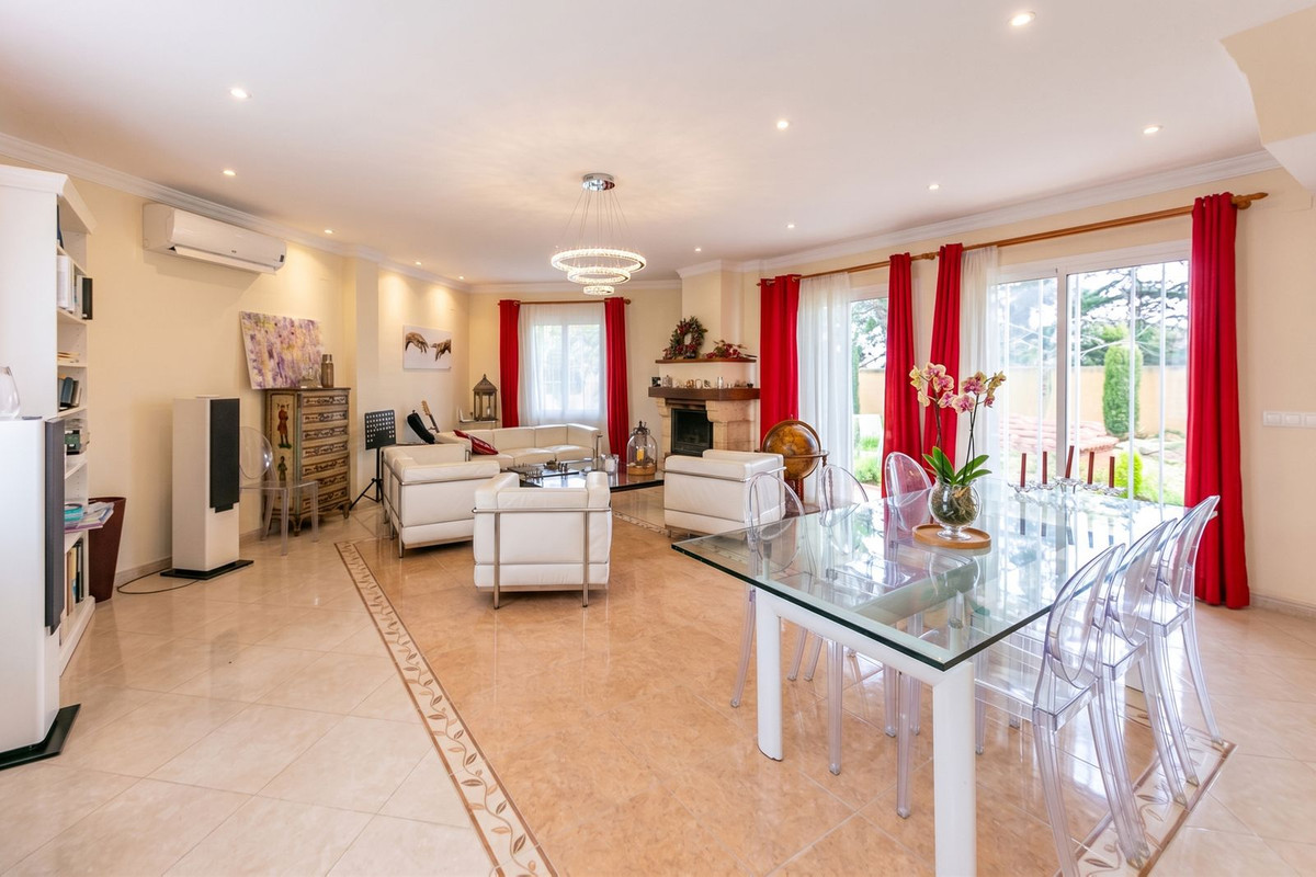 5 Bed Townhouse for sale in Mijas Costa Del Sol, Málaga, Spain