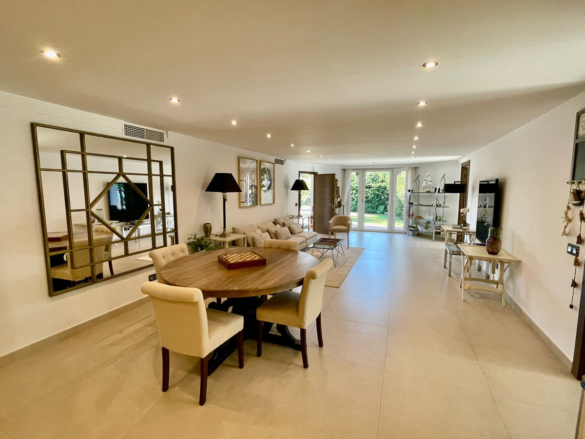 Se vende Villa - Chalet de 8 dormitorios en Costa Del Sol, Málaga, España