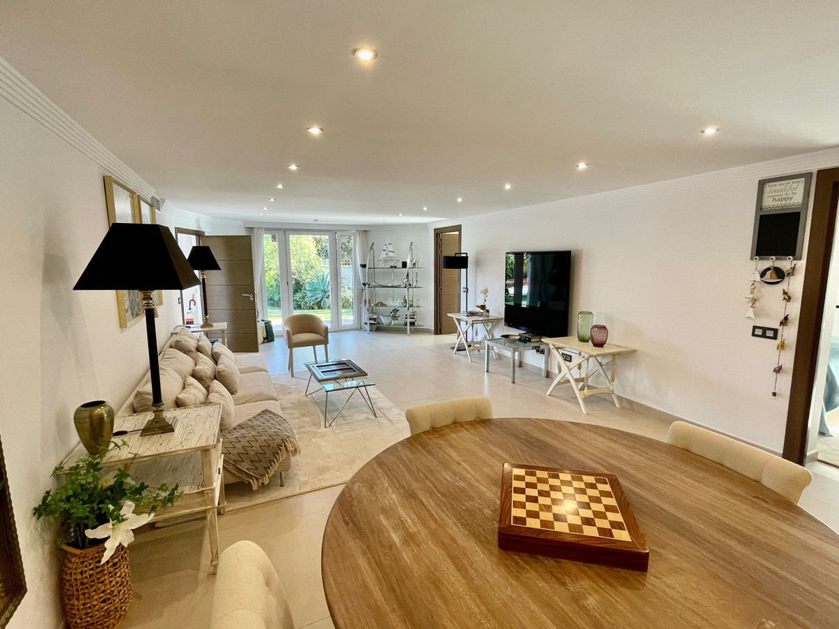 Se vende Villa - Chalet de 8 dormitorios en Costa Del Sol, Málaga, España