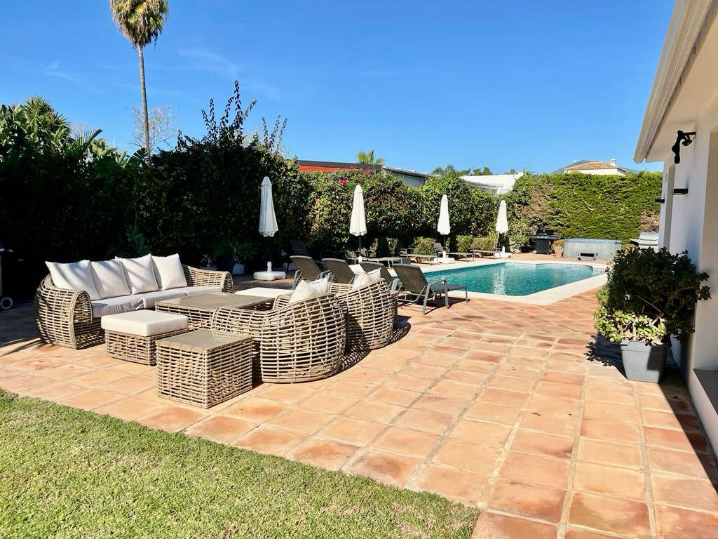 Se vende Villa - Chalet de 8 dormitorios en Costa Del Sol, Málaga, España