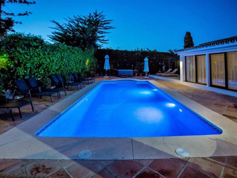 Se vende Villa - Chalet de 8 dormitorios en Costa Del Sol, Málaga, España