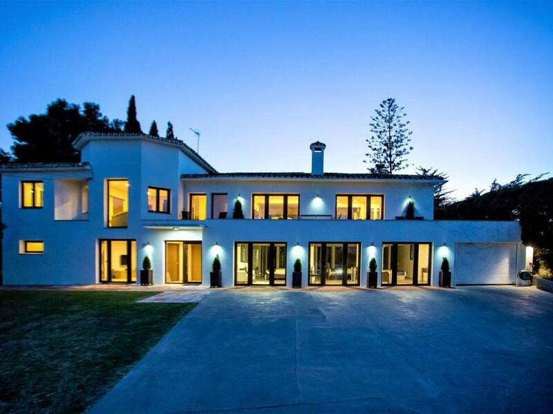 Se vende Villa - Chalet de 8 dormitorios en Costa Del Sol, Málaga, España