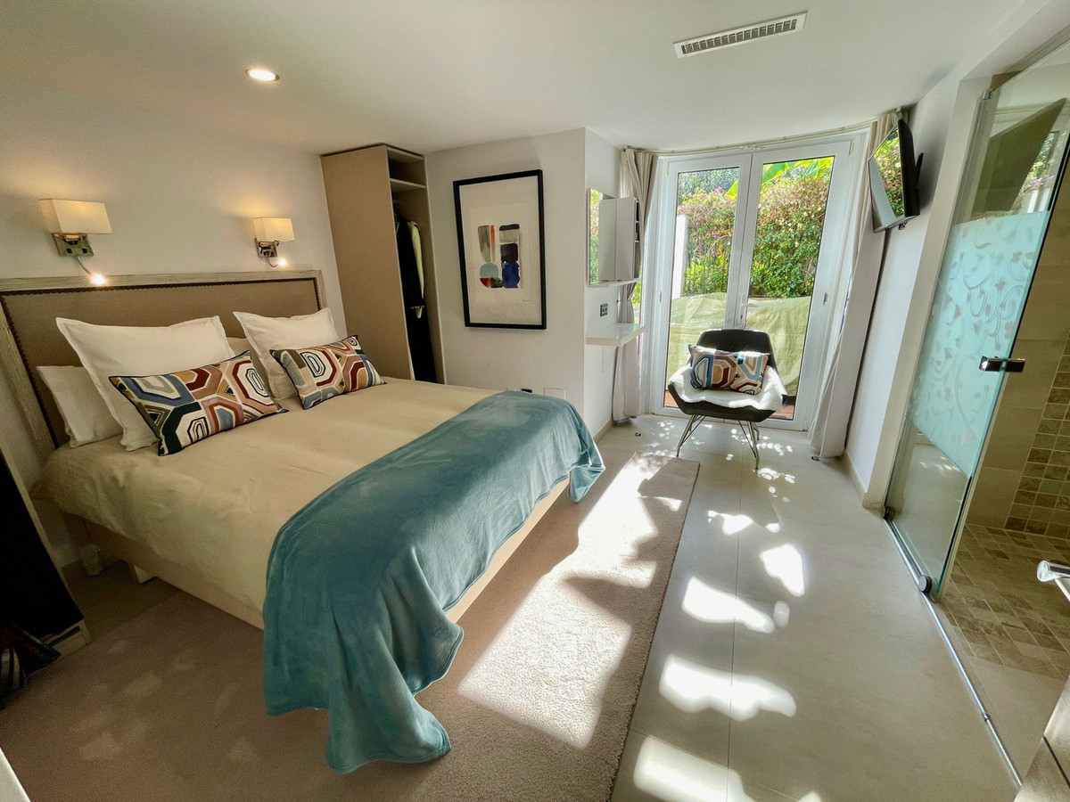 Se vende Villa - Chalet de 8 dormitorios en Costa Del Sol, Málaga, España