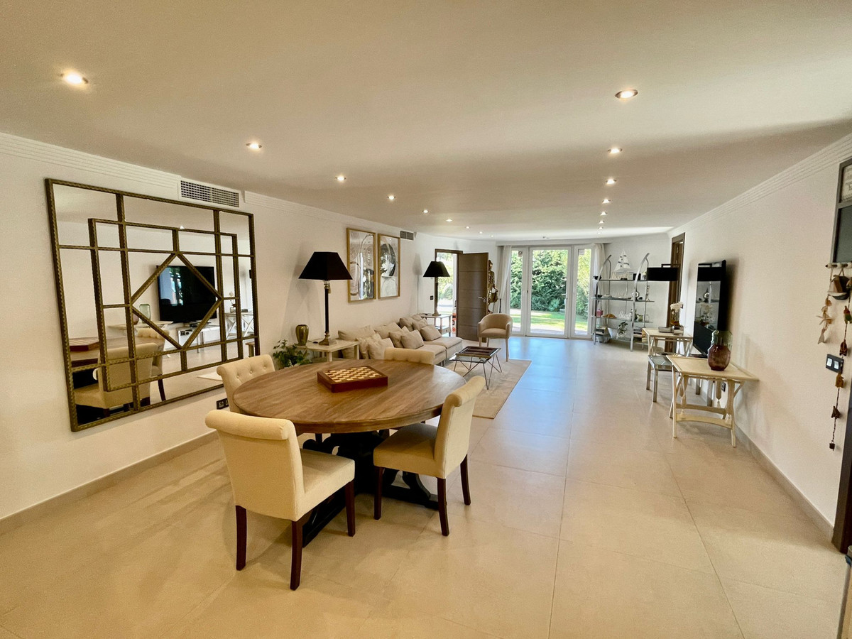 Se vende Villa - Chalet de 8 dormitorios en Costa Del Sol, Málaga, España
