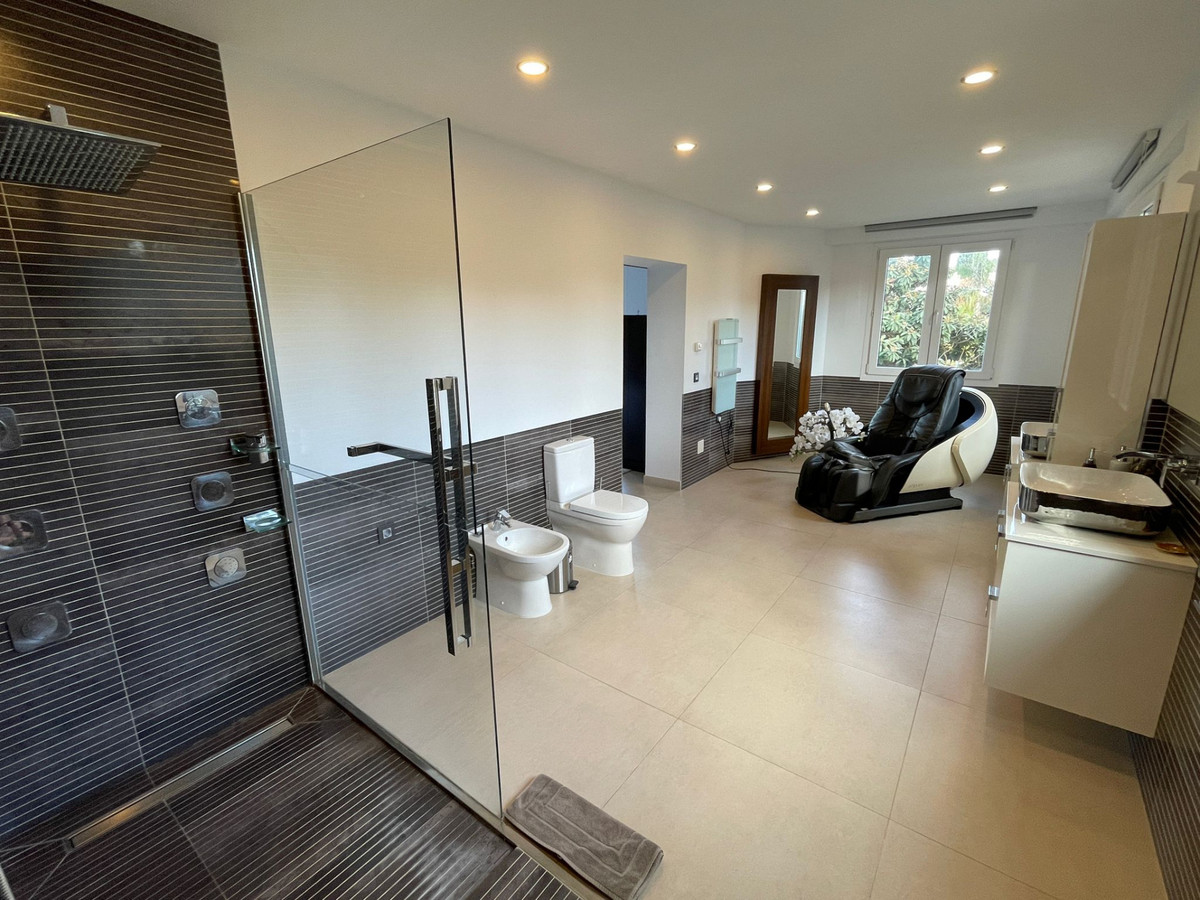 Se vende Villa - Chalet de 8 dormitorios en Costa Del Sol, Málaga, España