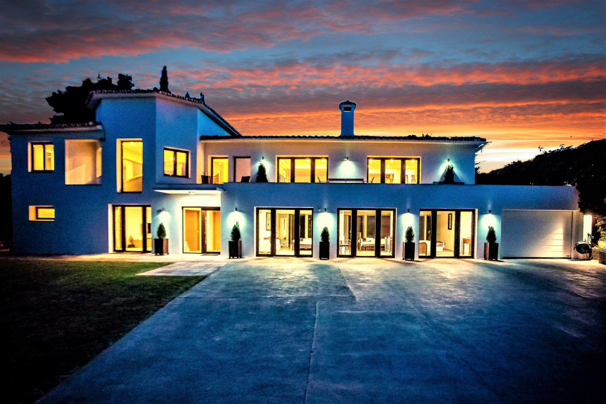 Se vende Villa - Chalet de 8 dormitorios en Costa Del Sol, Málaga, España