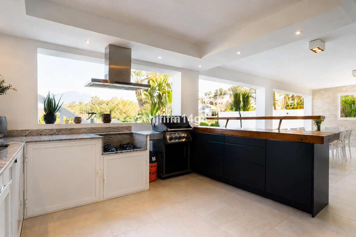 4 Bed Townhouse for sale in La Campana Costa Del Sol, Málaga, Spain