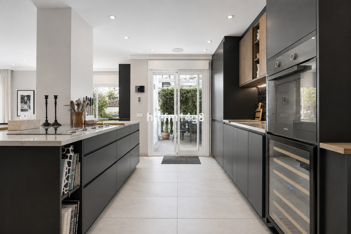 4 Bed Townhouse for sale in La Campana Costa Del Sol, Málaga, Spain