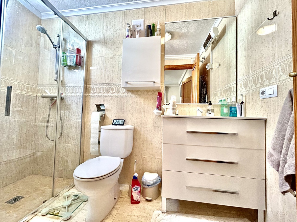 Se vende Apartamento Planta Media de 2 dormitorios en Costa Blanca, Alicante, España