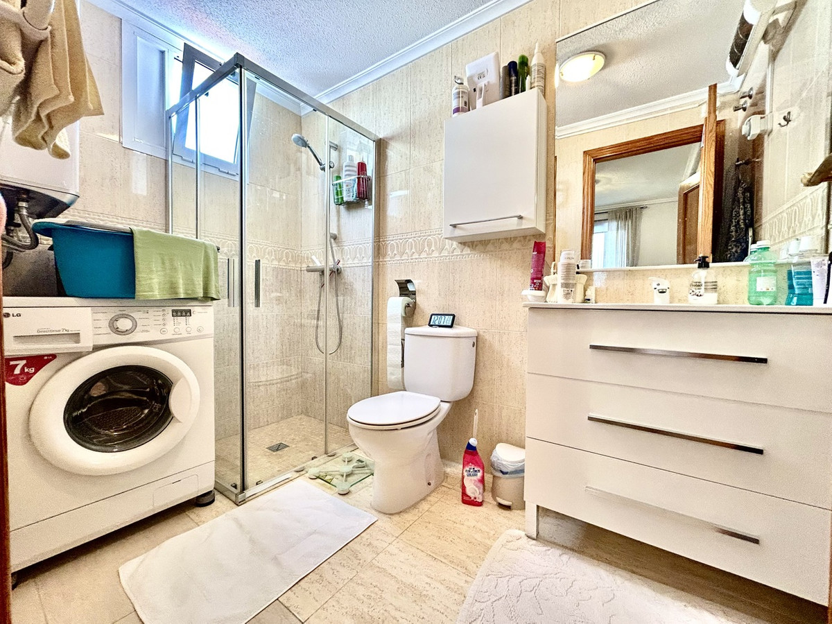 Se vende Apartamento Planta Media de 2 dormitorios en Costa Blanca, Alicante, España