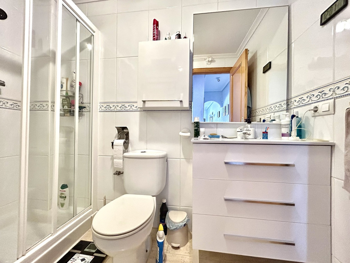 Se vende Apartamento Planta Media de 2 dormitorios en Costa Blanca, Alicante, España