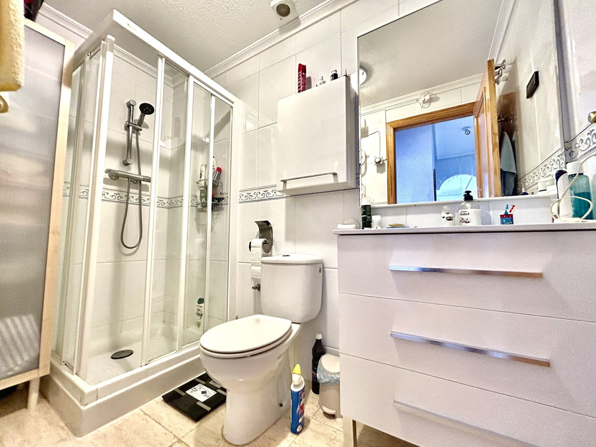 Se vende Apartamento Planta Media de 2 dormitorios en Costa Blanca, Alicante, España