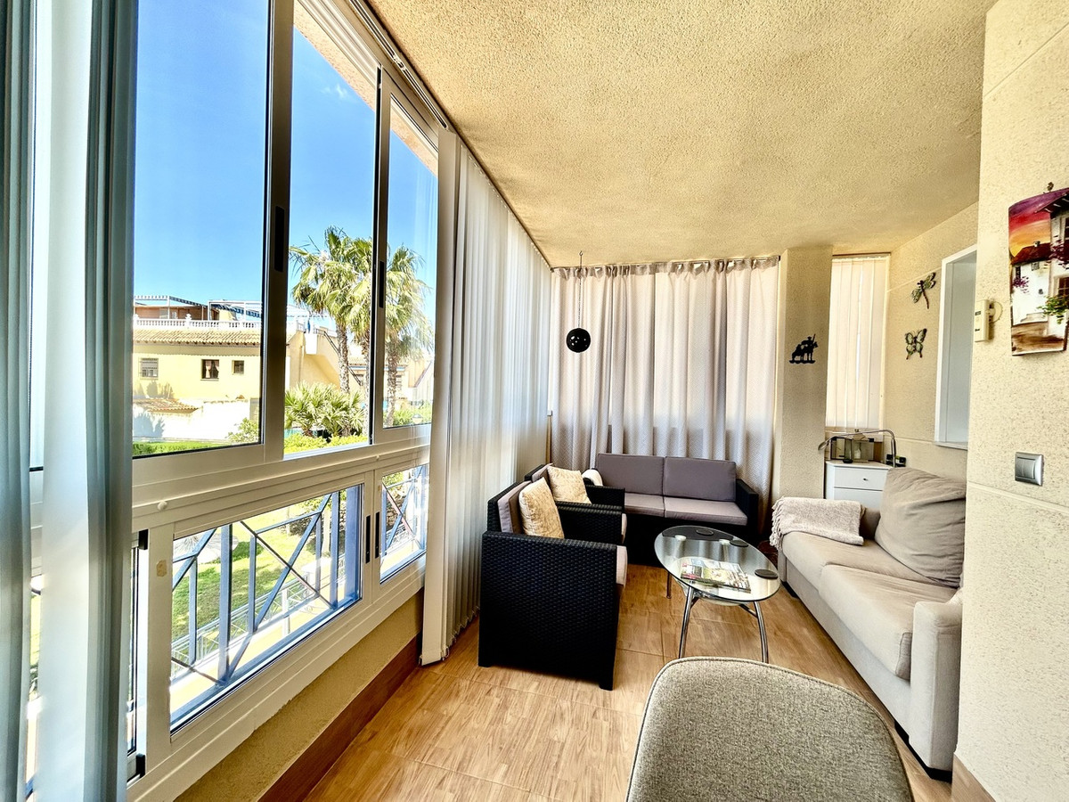 Se vende Apartamento Planta Media de 2 dormitorios en Costa Blanca, Alicante, España