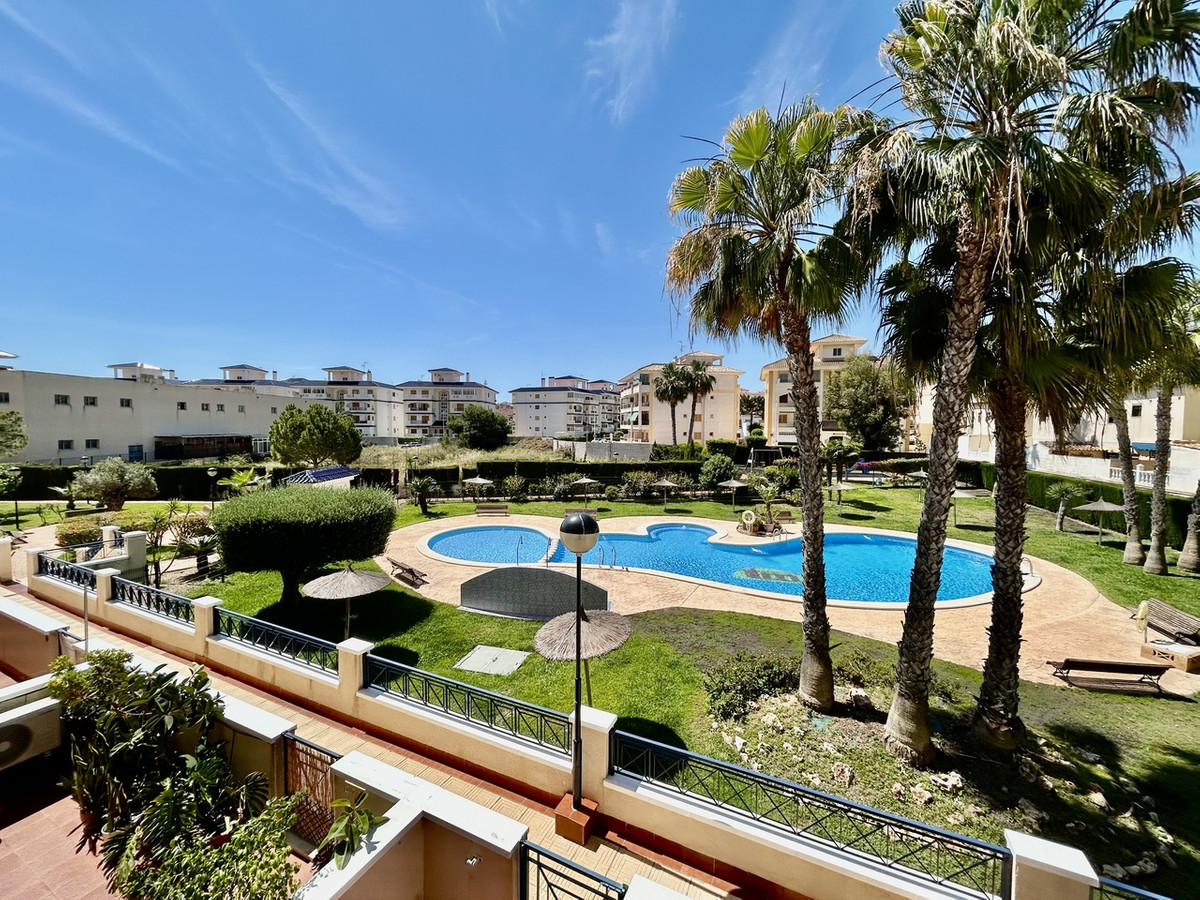 Se vende Apartamento Planta Media de 2 dormitorios en Costa Blanca, Alicante, España