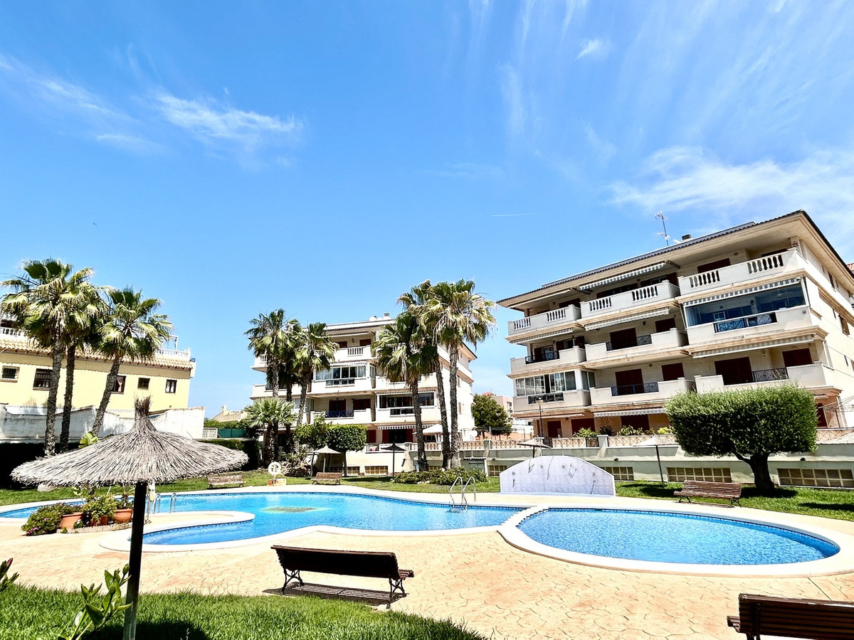 Se vende Apartamento Planta Media de 2 dormitorios en Costa Blanca, Alicante, España