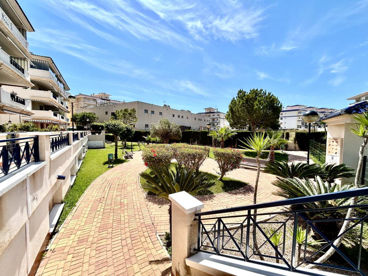 Se vende Apartamento Planta Media de 2 dormitorios en Costa Blanca, Alicante, España