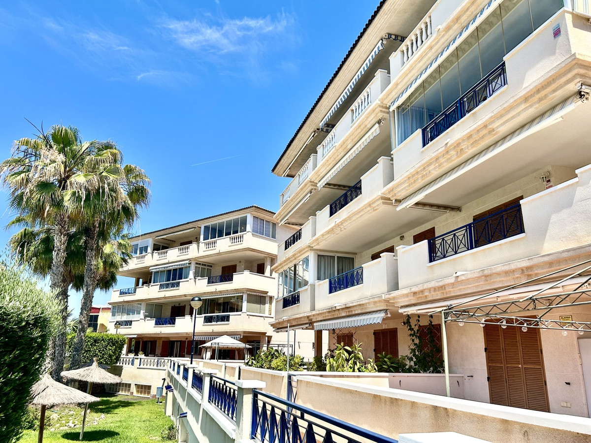 Se vende Apartamento Planta Media de 2 dormitorios en Costa Blanca, Alicante, España