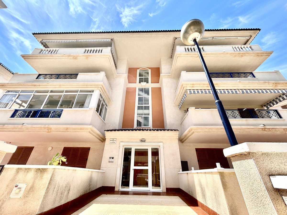 Se vende Apartamento Planta Media de 2 dormitorios en Costa Blanca, Alicante, España